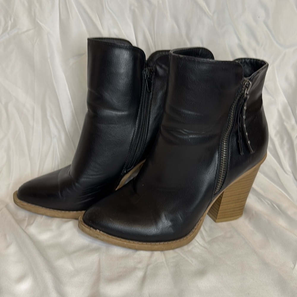 Black Pointed Toe Zip Up Charlotte Russe Booties - 7W